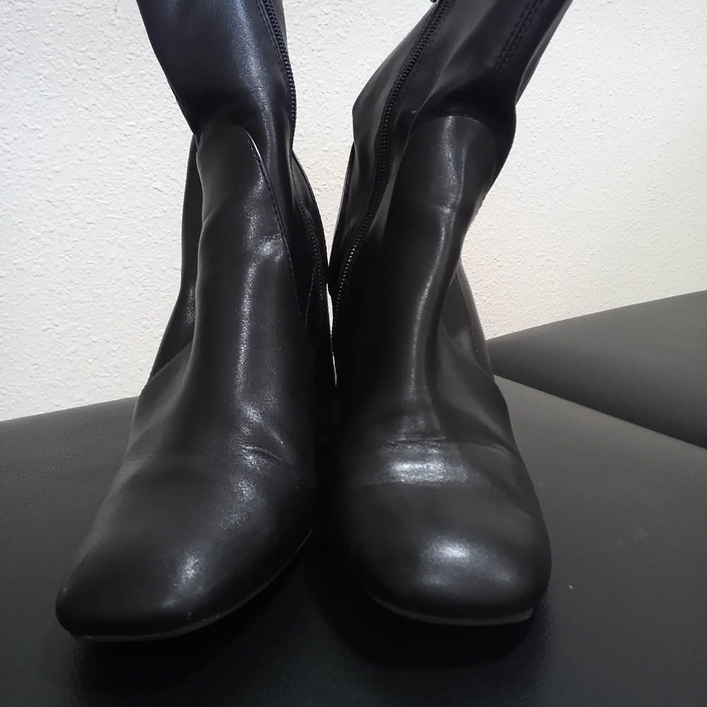 Sleek Black Heeled Boots for Women